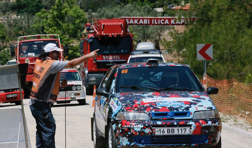 Eskişehir'de yapılan Türkiye Ralli Şampiyonası'nın 3. ayağında ilk gün tamamlandı