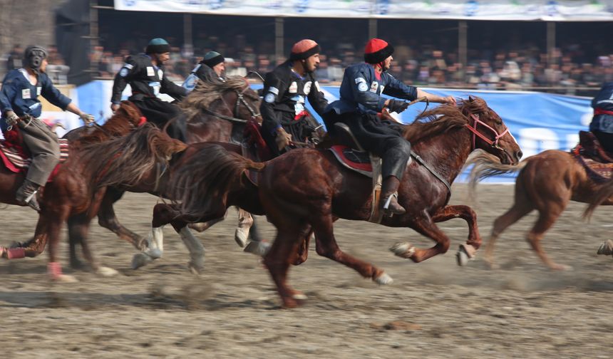 Afganlar, milli sporları buzkaşi ile heyecan dolu anlar yaşadı