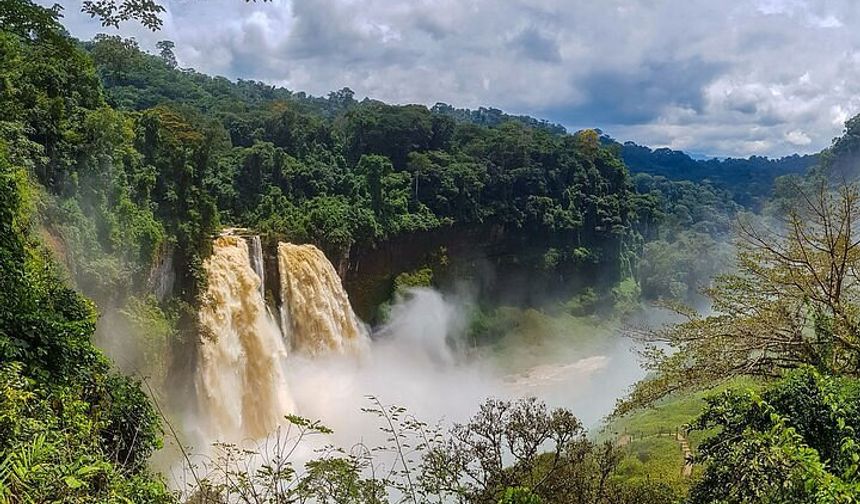 Kamerun'da "Tarzan Efsanesi" filminin çekildiği şelale "Ekom-Nkam"