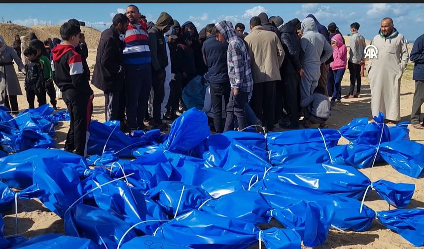 Filistinlilere ait cansız bedenler toplu mezara defnedildi!