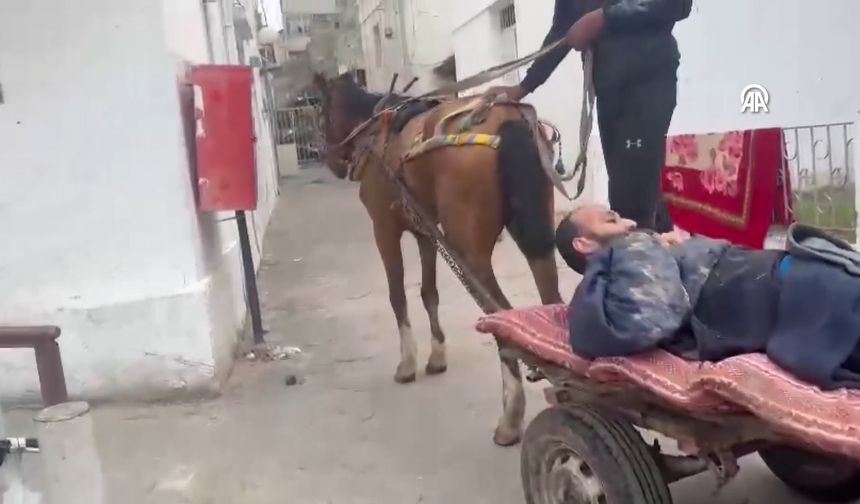 Gazze'de at arabaları ambulans hizmeti veriyor!