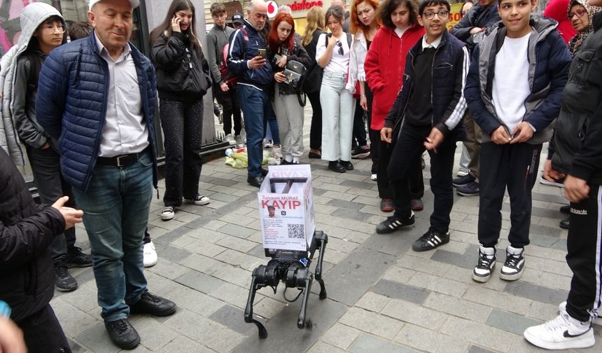 Robot Köpek Jidoka Dog Taksim'de ilgi odağı oldu