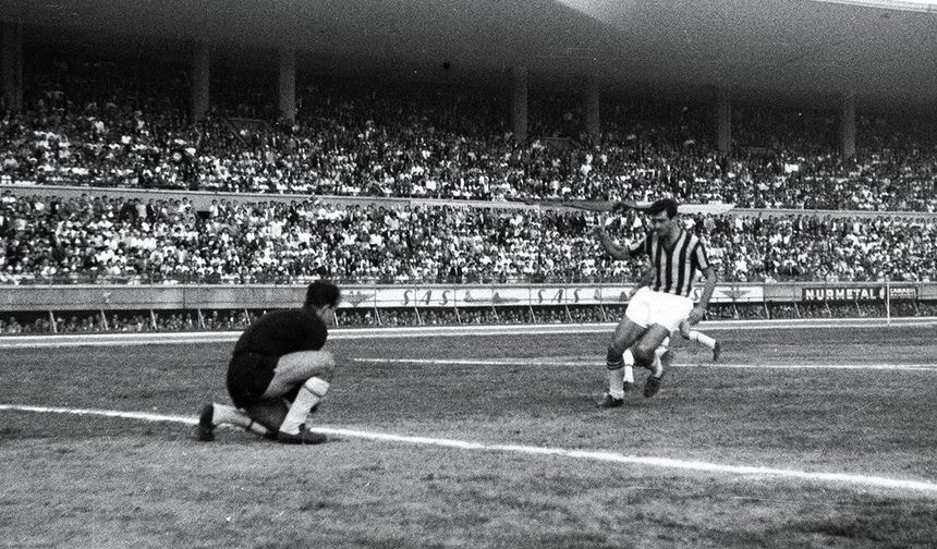 1960'ta oynanan Galatasaray-Fenerbahçe maçı!