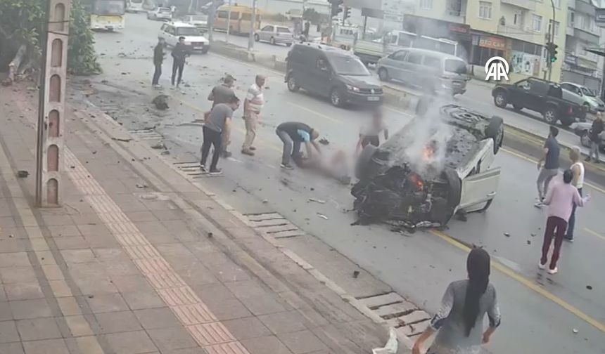 Mersin'de feci kaza böyle görüntülendi: 1 kişi öldü, 2 kişi yaralandı
