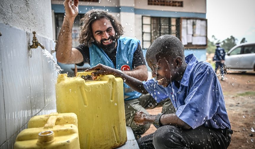 Türk yardım derneği, Uganda'da 1066 su kuyusu açtı!