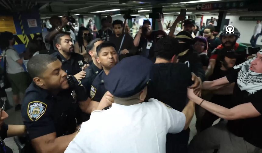 Filistin yanlısı protestoculardan New York Metrosunda gösteri!