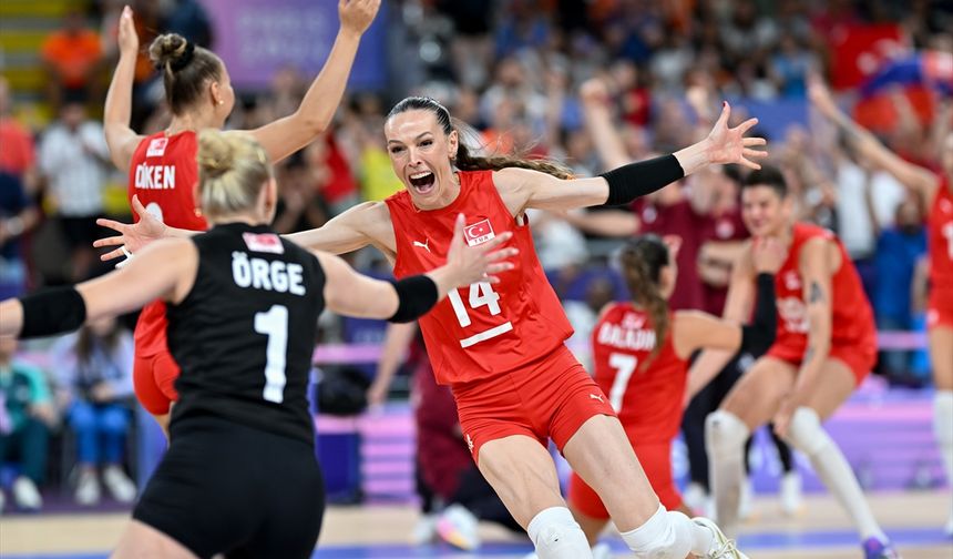 A Milli Kadın Voleybol Takımı'nın sevinci objektiflere böyle yansıdı!