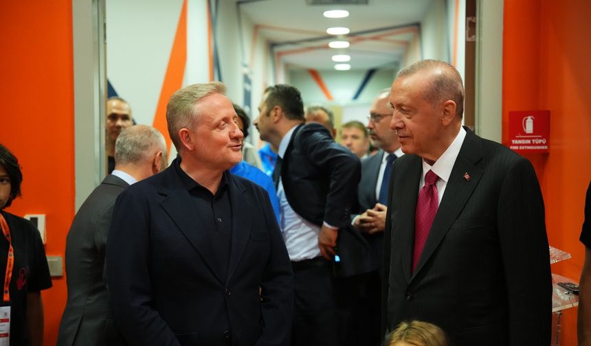 Erdoğan, Başakşehir takımını soyunma odasında tebrik etti
