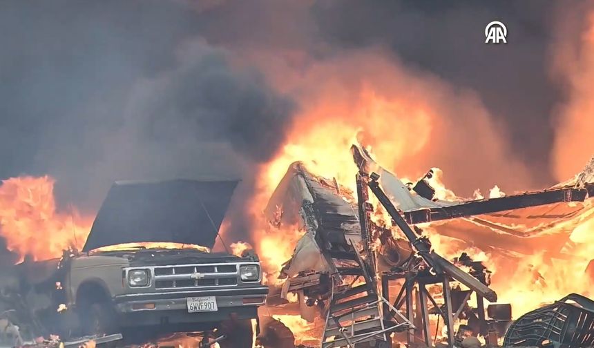 Chico'daki yangında onlarca ev ve otomobil kül oldu!