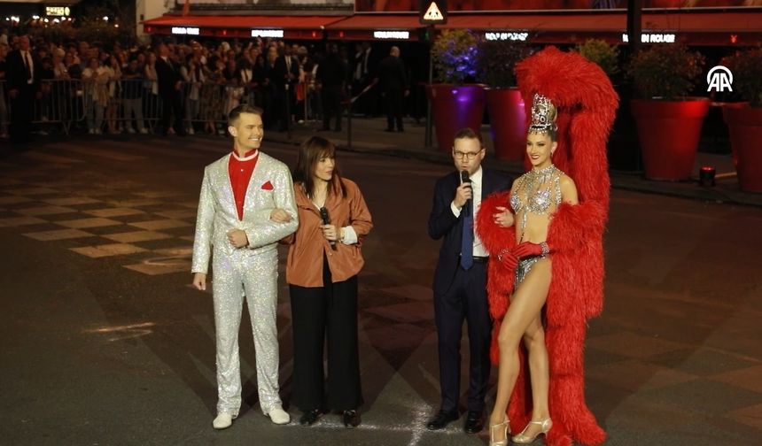 Moulin Rouge gösterisinin açılışı Paris'te gerçekleşti