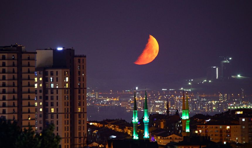 Ankara'da yarım ay böyle görüntülendi