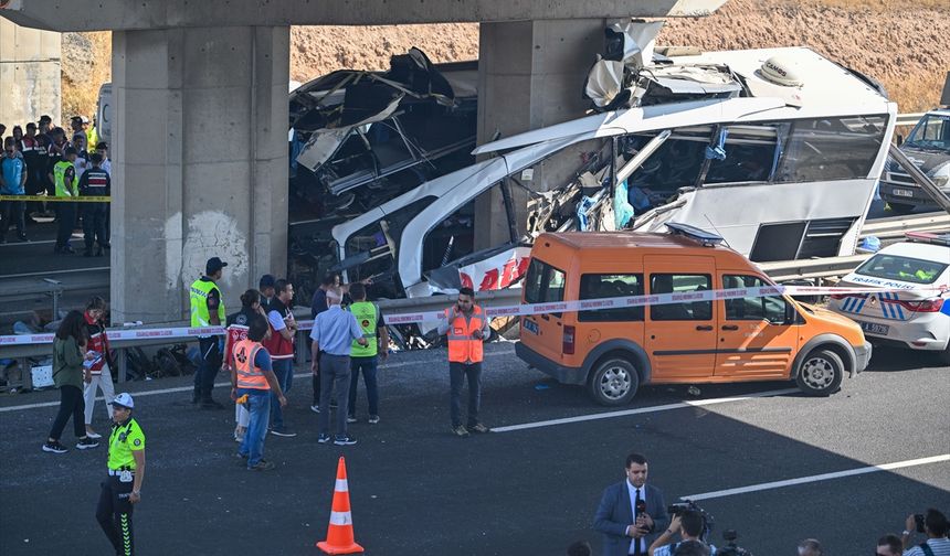 Ankara'daki katliam gibi kazadan çarpıcı kareler!