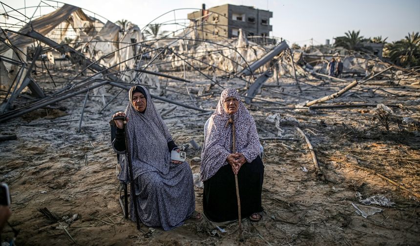 İsrail'in Gazze'de çadırlara düzenlediği saldırıda en az 40 kişi öldü