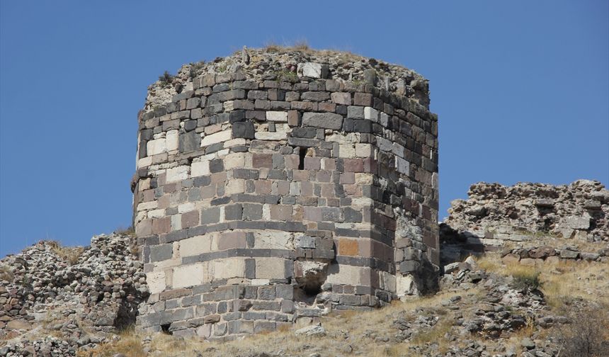 Beypazarı'ndaki Adaören Kalesi'nde yüzey araştırmaları devam ediyor