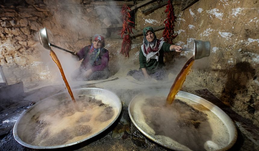 Konya’da üzüm pekmezi geleneksel yöntemlerle yapılıyor