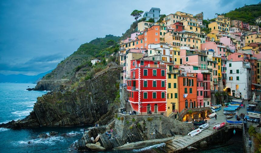 Cinque Terre, renkli yapısıyla ziyaretçilerini ağırlıyor