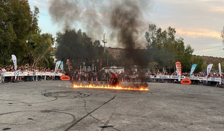 Motosiklet tutkunları teker yaktı