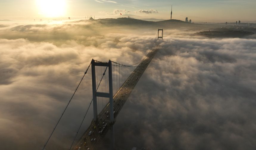 İstanbul'da etkili olan sis kartpostallık görüntüler oluşturdu