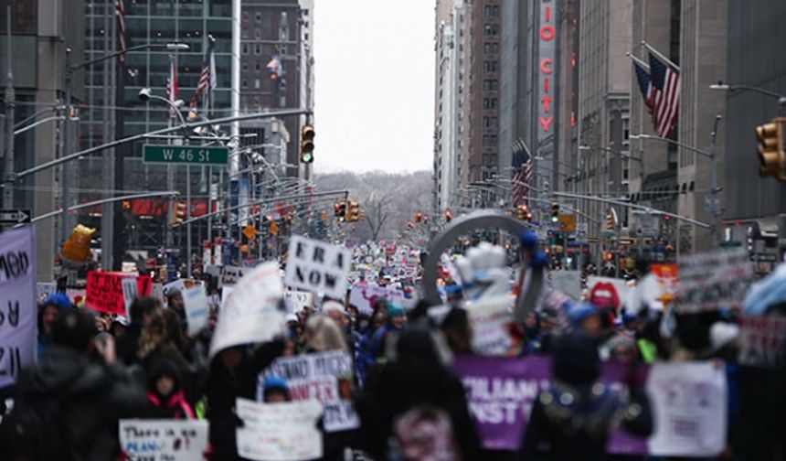 Yüzlerce kişi Trump'ın Başkan seçilmesini protesto etti