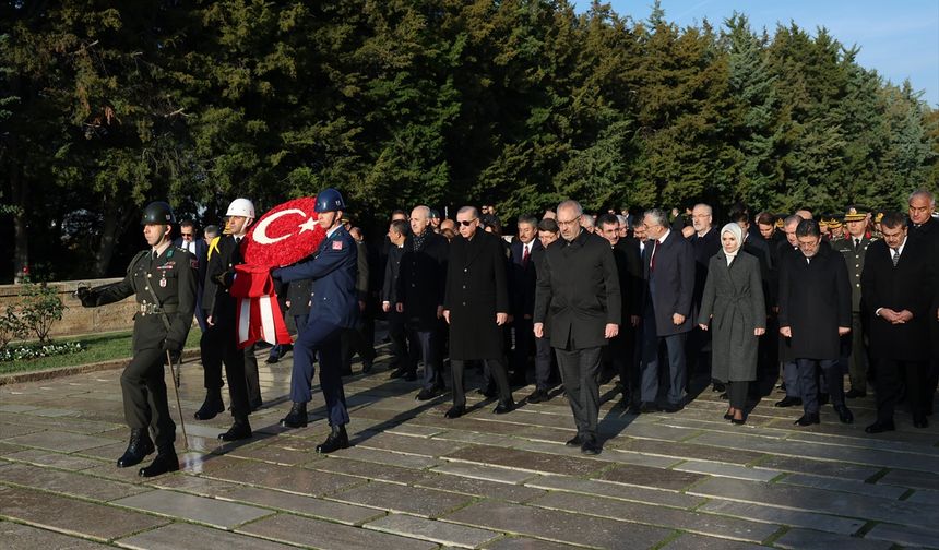 Devlet erkanı Ata'nın huzurunda