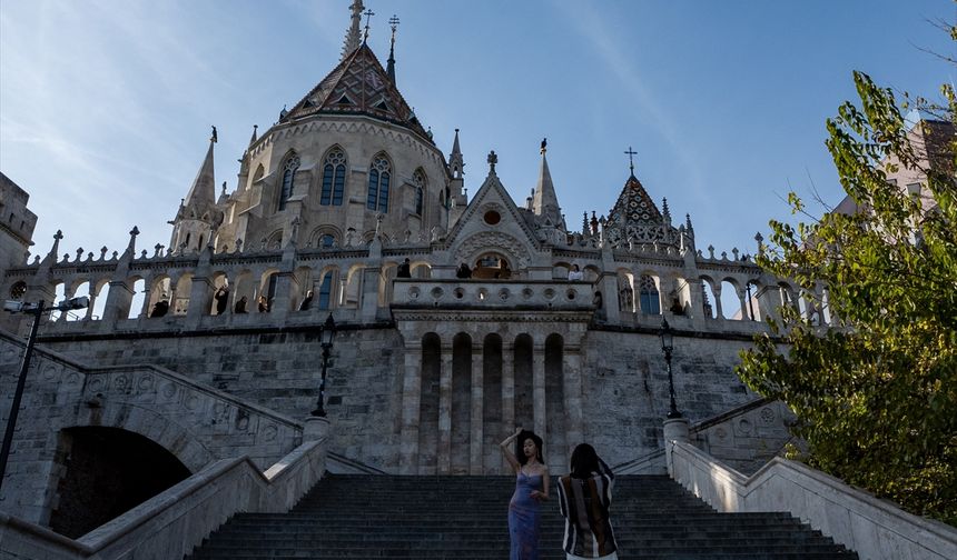 Budapeşte tarihi dokusuyla açık hava müzesi izlenimi sunuyor