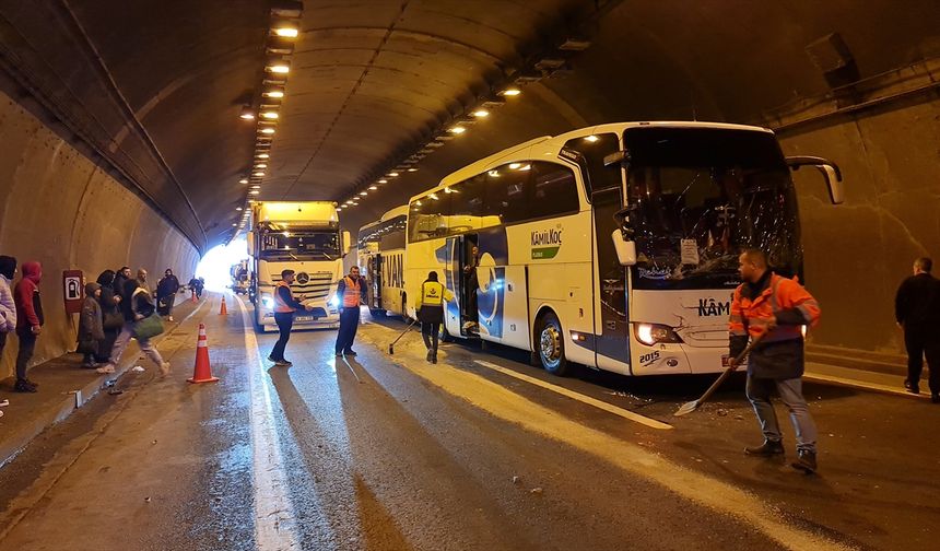 Tünelde zincirleme kaza: Çok sayıda kişi yaralandı!