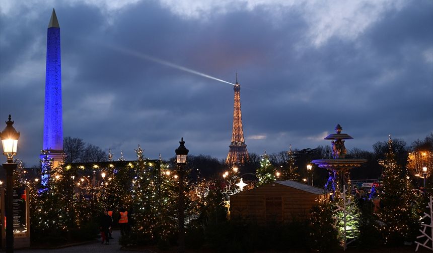 Paris'te yeni yıl hazırlıkları sürüyor