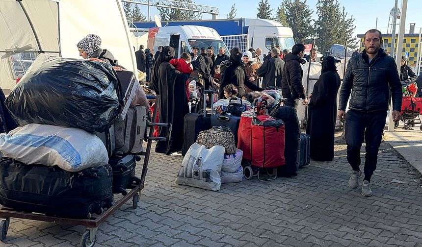 Suriyeliler ülkelerine dönmenin heyecanını yaşıyor