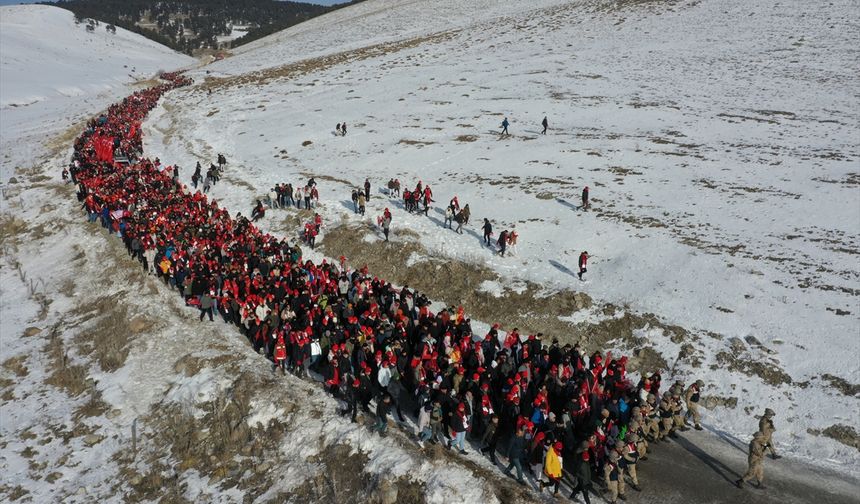 Binlerce kişi şehitler için Sarıkamış’ta yürüdü