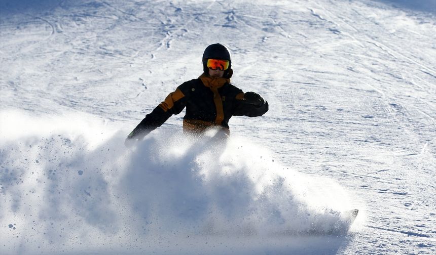 Snowboard tutkunları Palandöken'de zirveye çıkmak istiyor!