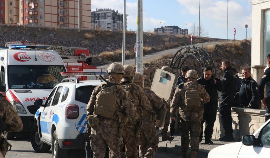 Oğlunu silahla yaralayan baba, kendisini eve kilitledi!