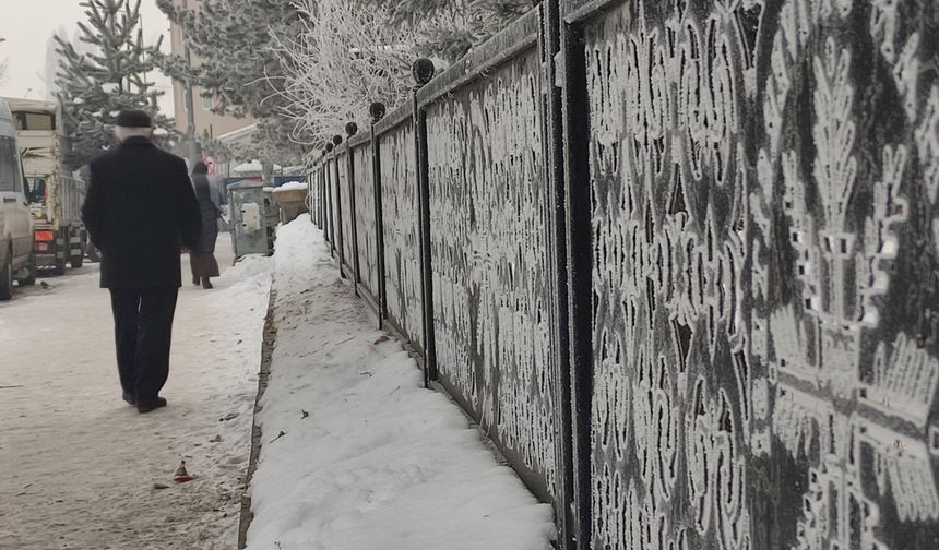 Ardahan Göle dondu: Eksi 24'ü gördü