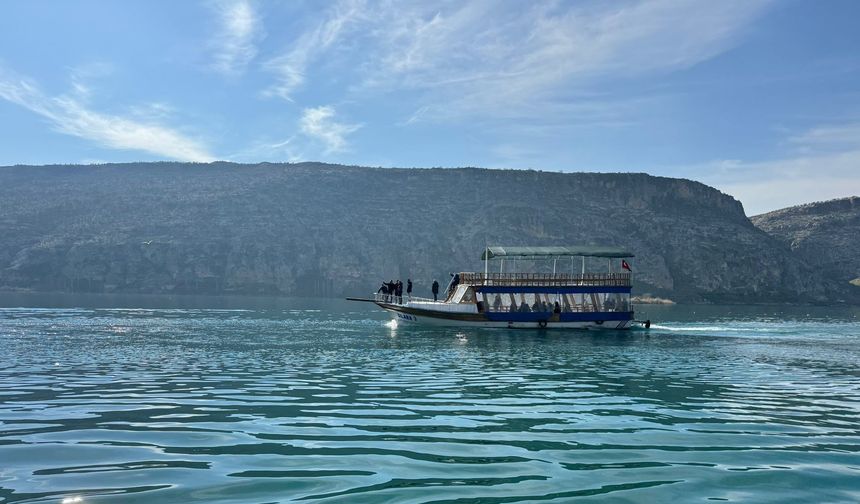 Halfeti'deki yaz havası turist yoğunluğu oluşturdu