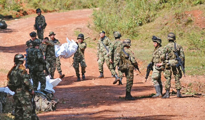 Eski FARC mensupları arasında çatışma: 20 kişi öldü