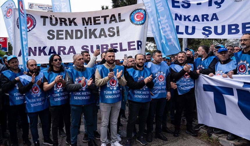 Türk-İş'ten bakanlık önünde eylem!