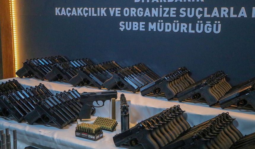 Oyuncak dükkanından yüzlerce silah çıktı!