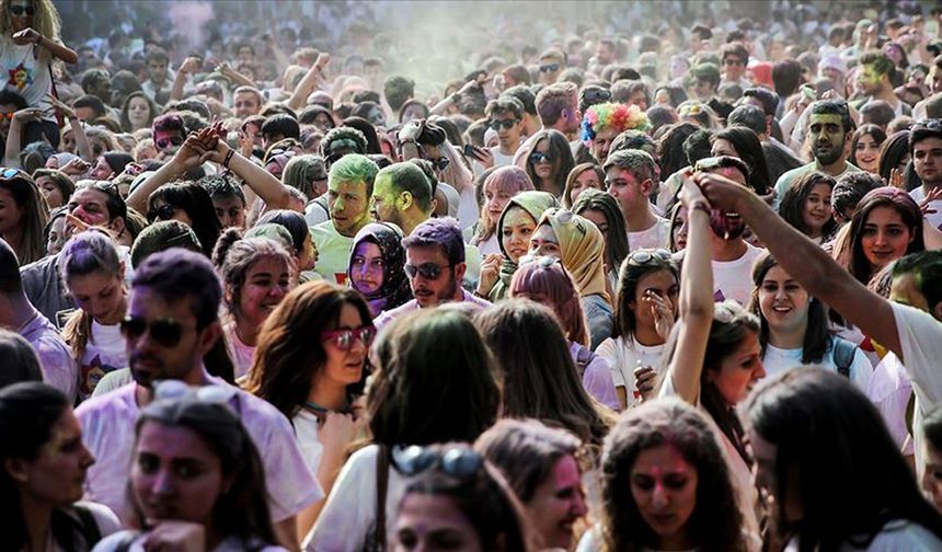 Nüfusun yüzde 14,9'unu gençler oluşturuyor!