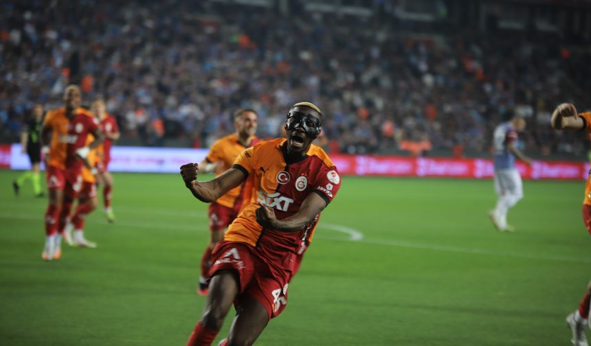 Osimhen Galatasaray Tarihine Geçti