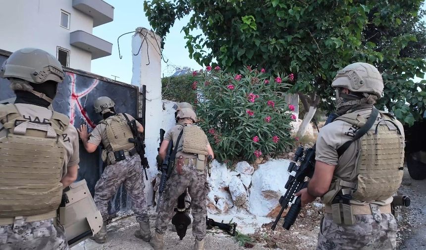 Mersin'de fuhuş operasyonu: 22 gözaltı