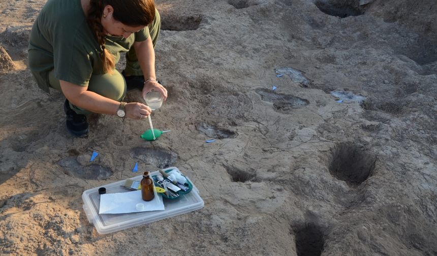 Hatay'da 7 bin yıllık insan ayak izleri bulundu!