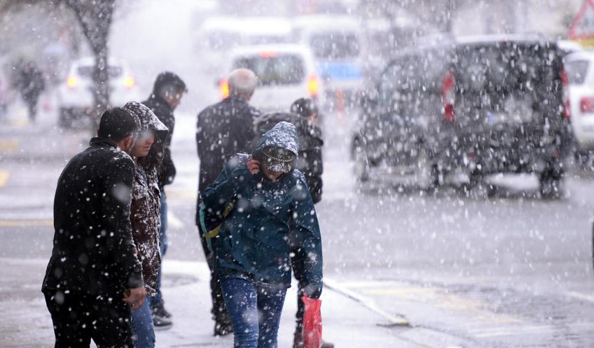 Kış geri dönüyor: Sağanak, fırtına, kar uyarısı