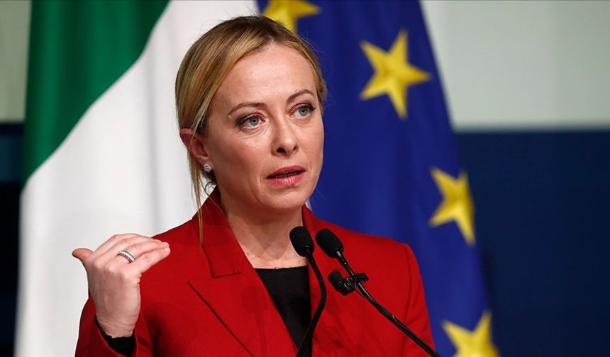 Meloni gözünü yastık altı altınlara dikti