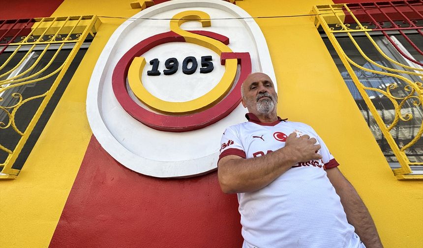 Sarı-kırmızı "sevgisini" evinin duvarına yansıttı