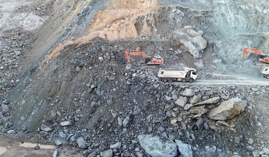 Göçük altındaki şantiye müdürü 18 gündür bulunamadı!