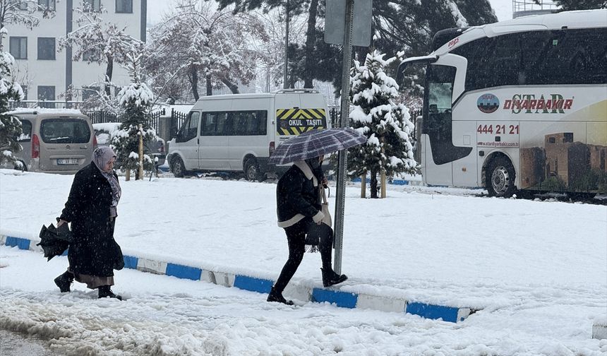 3 ilde 62 yerleşim yerinin yolu ulaşıma kapandı!