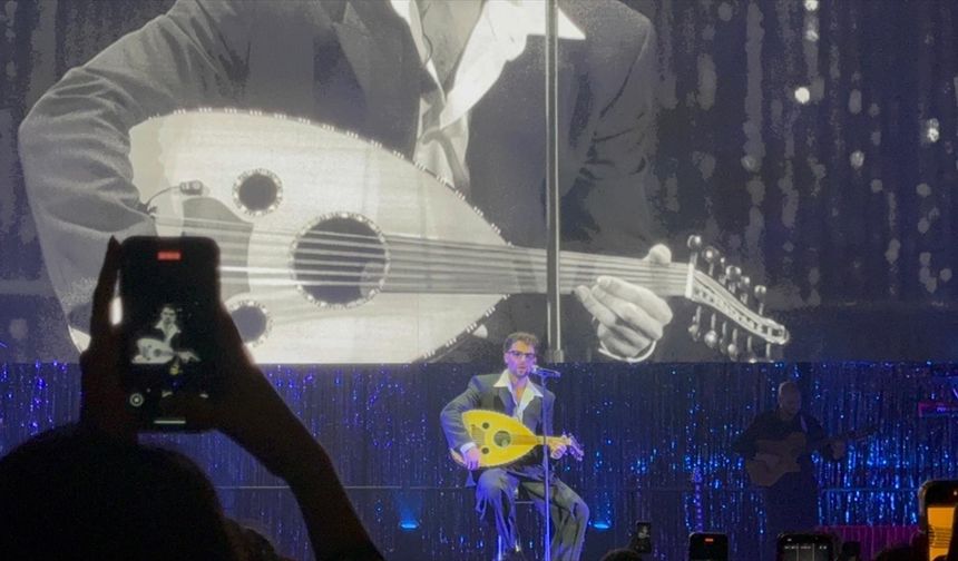 Filistinli şarkıcı İstanbul konserinde 'Özgür Filistin' çağrısı yaptı!
