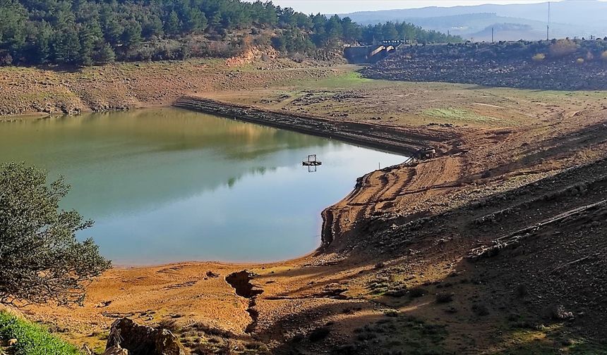 Baraj "ölü hacme" düştü, su alımı durduruldu!