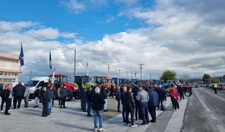 Yunanistan'da çiftçiler yol kapattı, polisle gerilim arttı