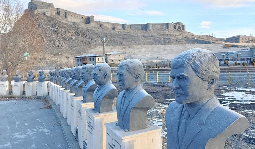 Kars eksi 15’i gördü: Kars Çayı 1 günde dondu