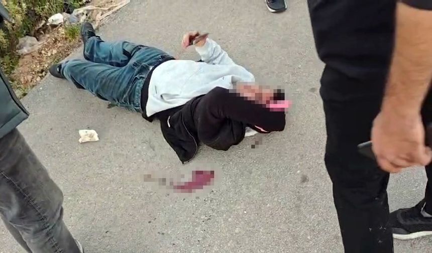 Sokak ortasında bıçaklandı